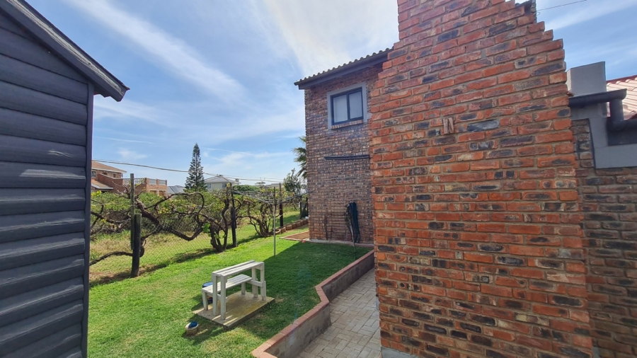 4 Bedroom Property for Sale in Boggomsbaai Western Cape